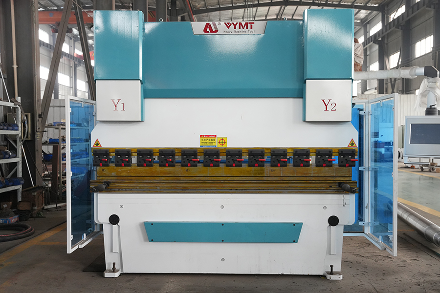Hva er rollen som CNC hydraulisk skjærmaskin bakmålersystem, og hvordan forbedrer det å kutte repeterbarhet?
